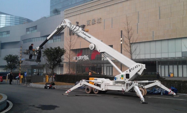 TSJ42蜘蛛車鄭州萬(wàn)象城.jpg